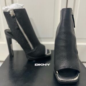 NIB DKNY Malia Pebbled Leather Zip Up Platform Stiletto Bootie size 7.5